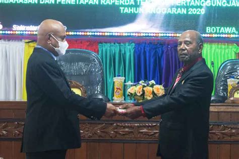 Penyampaian Materi LKPJ Bupati Waropen Tahun 2020 Papua Global News