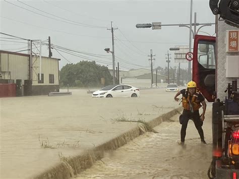 凱米颱風雨勢驚人 雲林多處淹水車輛受困 地方 中央社 Cna