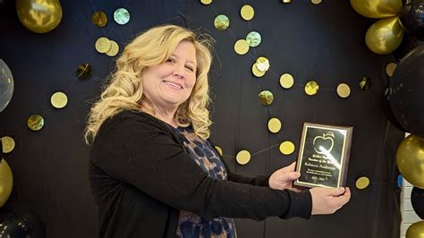 Golden Apple Award Winner | Lakeview Elementary School