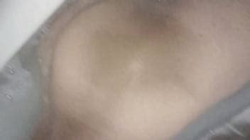 Gay gran culo de burbuja en la bañera XVIDEOS