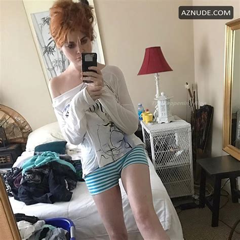 Sarah Beattie Sexy Posing Nude In Various Photos AZNude