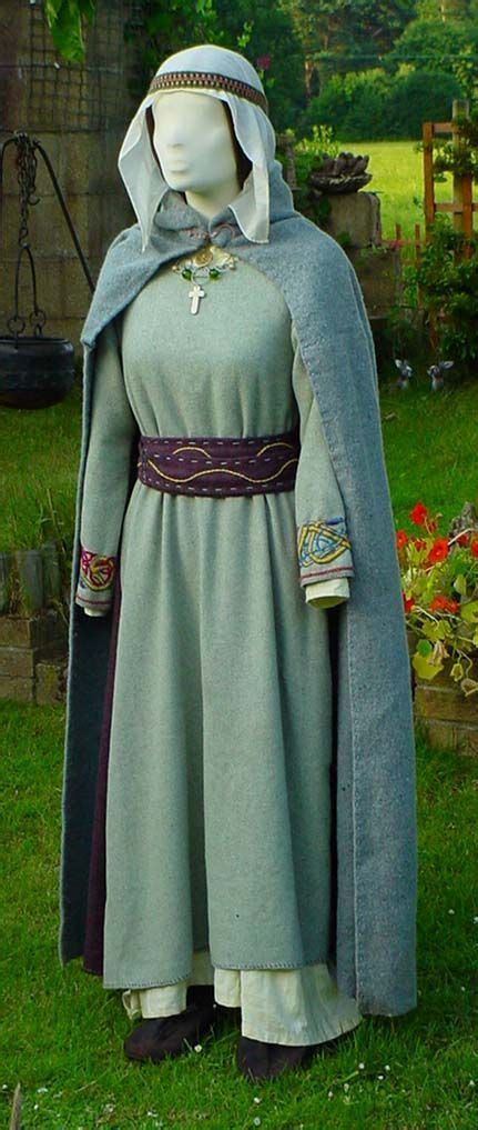 Norman Noblewoman Period Outfits Based On Finds In Britain