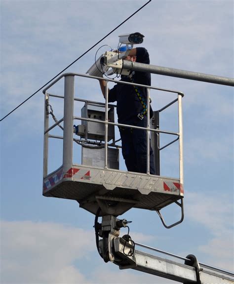 Induno Olona Rifiuti Abbandonati Per Strada Telecamere Contro I