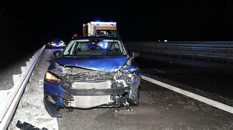 Wintereinbruch Sorgt F R Chaos Auf Bayerns Autobahnen Retter Im