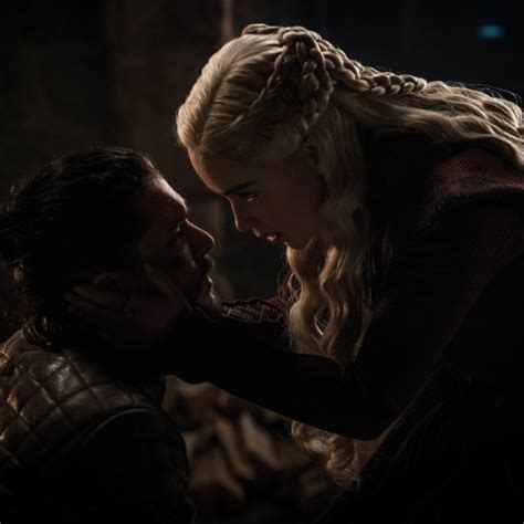 Emilia Clarke Daenerys Targaryen Hot