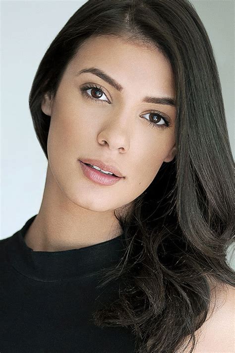 Laysla de Oliveira by Marc Cartwright | Headshot photography