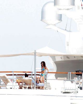 Rihanna In Blue Bikini On Yacht In St Tropez Porn Pictures Xxx Photos Sex Images