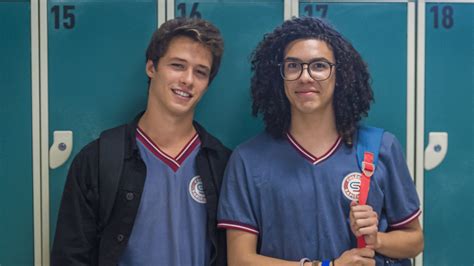 Ex Malhação que protagonizou beijo gay se declara pessoa trans não binária