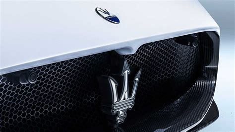 Có thể bạn chưa biết Maserati đã âm thầm sử dụng logo đinh ba mới