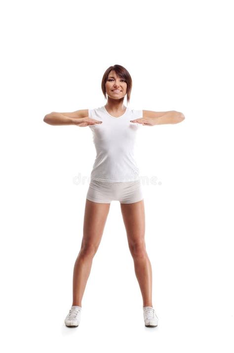 Junge Und Ein Pass Sitz Brunette Der Ihre Muskeln Ausdehnt Stockfoto Bild Von Bewegung