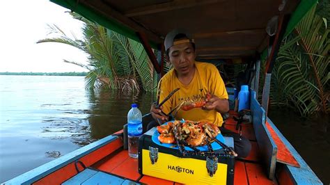 Hujan Saat Sedang Mancing Sampai Ketiduran Di Perahu Langsung Masak Dan