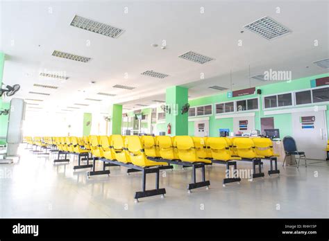 Doctor waiting room empty hi-res stock photography and images - Alamy