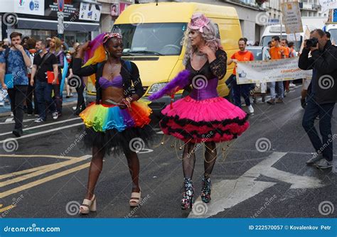 Les Gens Participent La Gay Pride Aussi Connue Sous Le Nom Lesbienne Gay Bisexual And