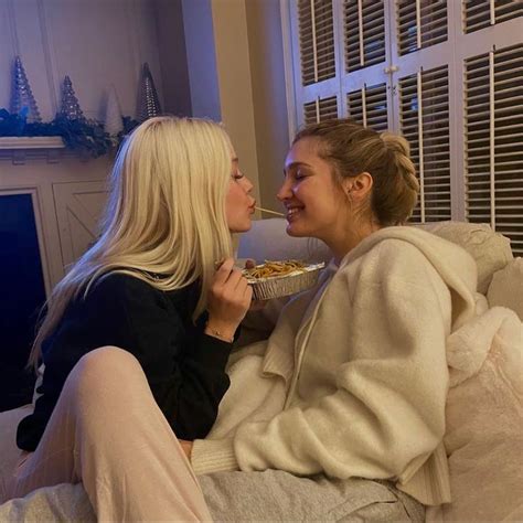 Pin By On Lovers Friend Photoshoot Cute Lesbian Couples Best Friend Photoshoot