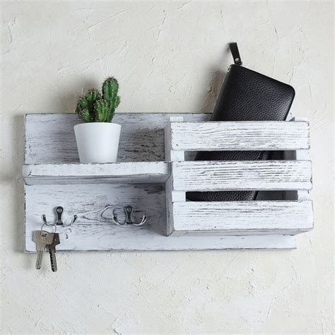 Ключница настенная из дерева с крючками и полкой на стену - купить с ...