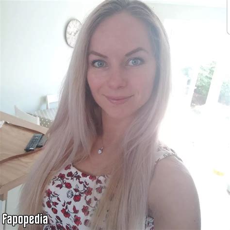 Emma May Nude OnlyFans Leaks Photo Fapopedia