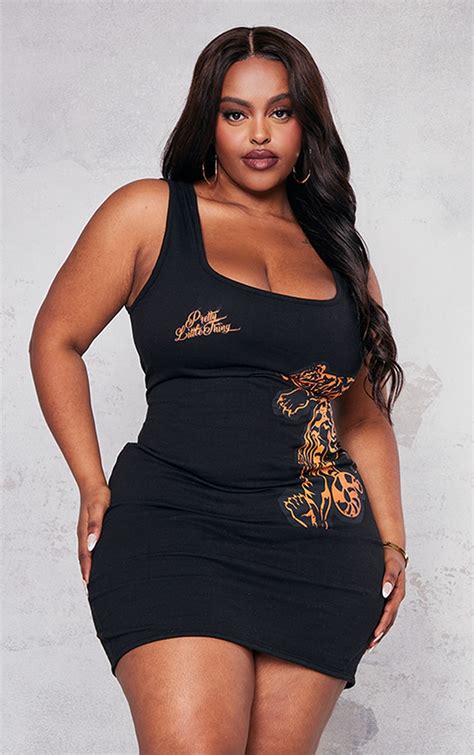 Prettylittlething Plus Black Graphic Bodycon Dress Plus Size Prettylittlething Ire