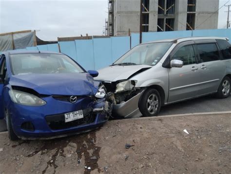 Dos Heridos Dejó La Colisión De Dos Autos En Alto Hospicio