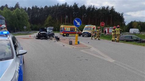 Wypadek Na Obwodnicy Mielca Trzy Osoby Z Obra Eniami Cia A Trafi Y Do