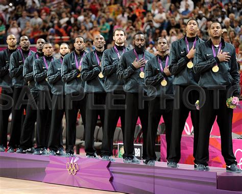 2012 USA OLYMPIC BASKETBALL KOBE BRYANT LEBRON JAMES TEAM 8X10 PHOTO