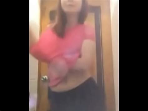 La Chica Baila Un Striptease Y Se Desnuda Por Completo XVIDEOS