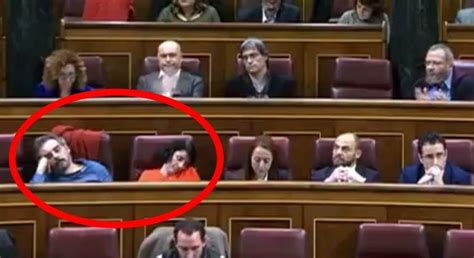 Dos diputados de Unidos Podemos se duermen durante la intervención de