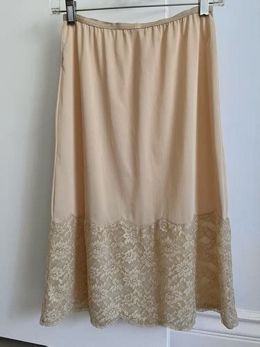 Vintage S Vanity Fair Half Slip Silky Nude Beige L W Lace Hem Sz Small Ebay