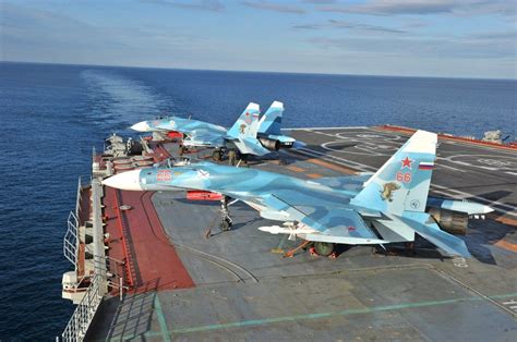 Sukhoi Su 33 on the deck of the Russian aircraft carrier Kuznetsov ...