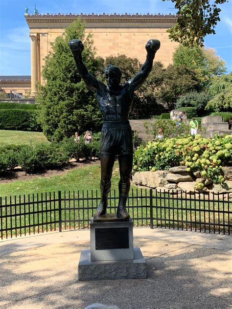 Статуя Рокки: где находится и что посмотреть рядом