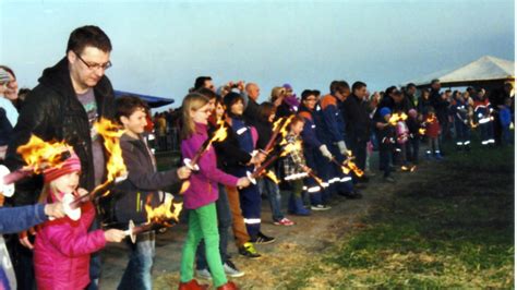 Mit Fackelumzug Zum Osterfeuer RegionalHeute De