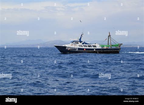 Großer Trawler Fotos Und Bildmaterial In Hoher Auflösung Alamy