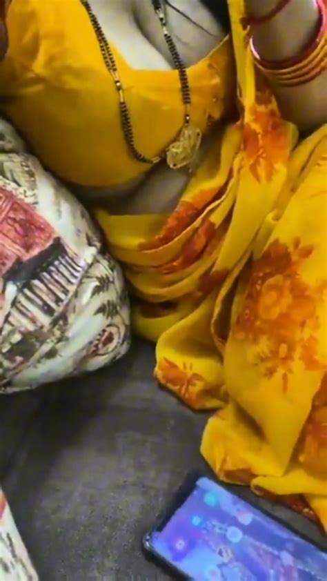 Sexy Big Boob Bhabhi In Yellow Saree Seducing Devar 1080P