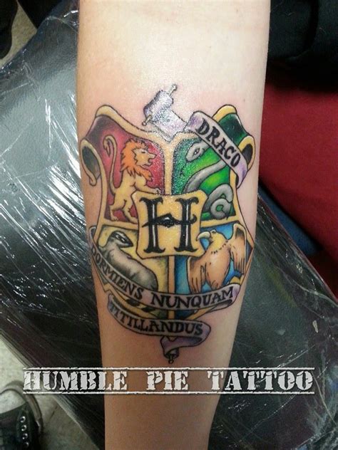 Hogwarts Crest Tattoo. | Harry potter tattoos, Tattoos, Sleeve tattoos