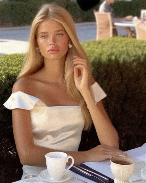 Old Money Beauty Blonde Hair Girl Tan Skin Blonde Hair Golden Blonde Hair