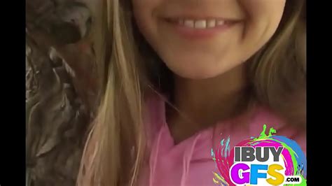 Oudoor Photoshoot And Closeup Showing Tight Pussy XNXX