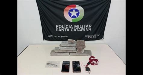 Dupla foge de barreira policial mas é presa 4 kg de substância