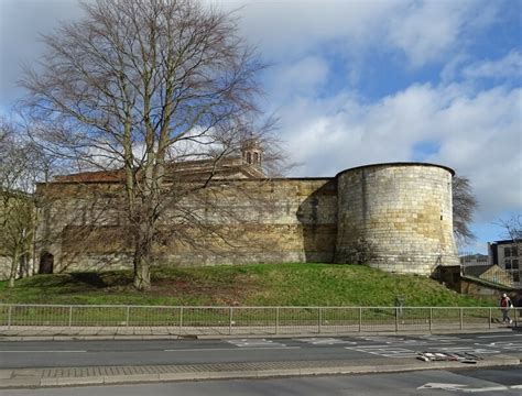 York Castle South Tower © Jthomas Cc By Sa20 Geograph Britain And