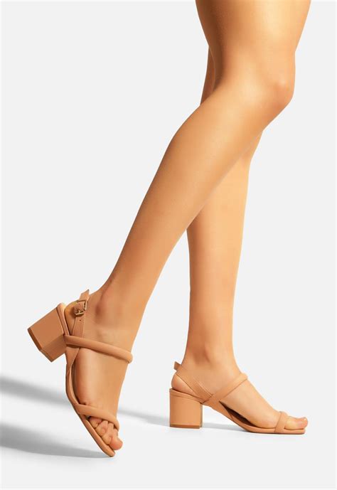 Sandália Básica Nude Arezzo Salto Baixo Bloco ZZ MALL