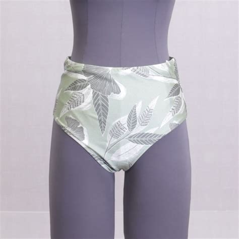 Biquíni Hot Pants Verde Folhagens Moda Praia Feminina Nunca Usado enjoei