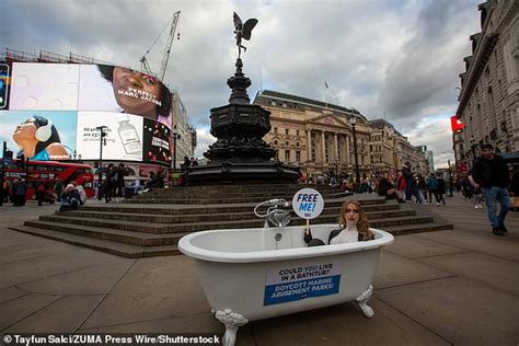 Faye Winter Covers Her Naked Body In Monchrome Paint While Posing In A Bathtub During Peta