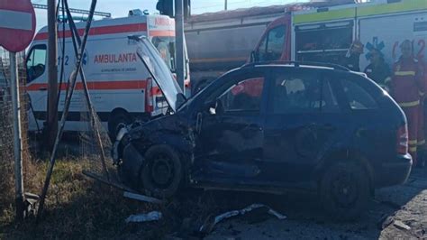 Accident grav în jud Cluj impact violent între un autoturism și un