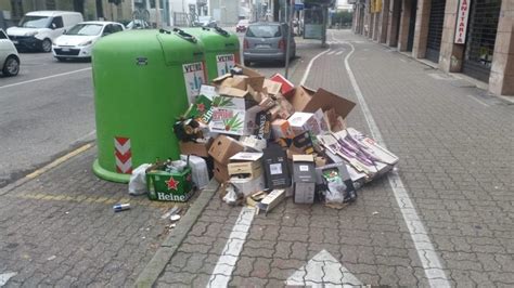 Parma Proseguono Le Segnalazioni Di Rifiuti Abbandonati Foto La