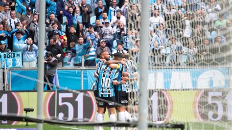 Ferreira e Bitello marcam e Grêmio liquida o Fluminense em jogão na Arena