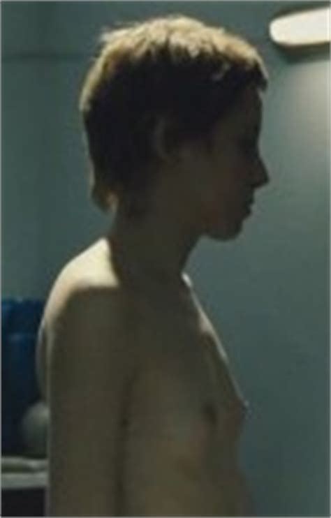 Has Inés Efron ever been nude