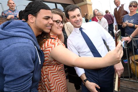 Elecciones Pete Buttigieg El Exmilitar Gay Y Millennial Que Dio La Sorpresa En Las