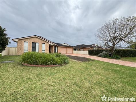 132 Rayleigh Drive, Worrigee NSW 2540 - House For Rent - $680 | Domain