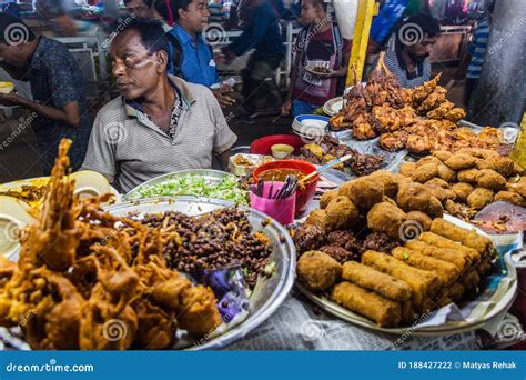 KHULNA, BANGLADESH - NOVEMBER 12, 2016: Street Food Seller at a Market ...