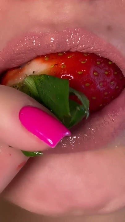 🍓 Strawberry Short Eating Show 💋 Luscious Lips Mukbang Asmr Shorts Food Asmr Mukbang