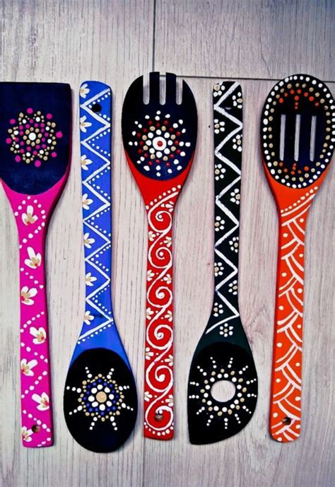 Creative Wooden Spoon Crafts + Upcycling Ideas - The Crazy Craft Lady