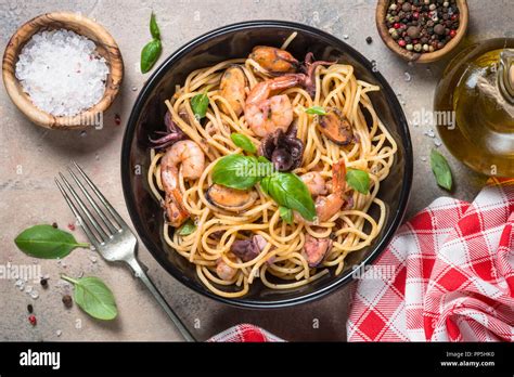 Actualizar Imagen Spaghetti Con Mariscos En Salsa De Tomate